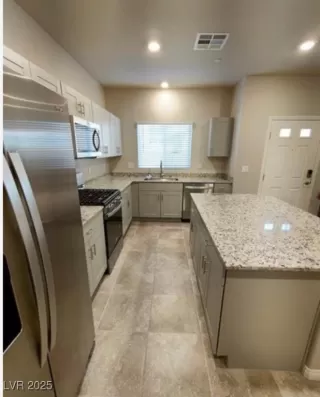 Photo #3: 2740054 Listing