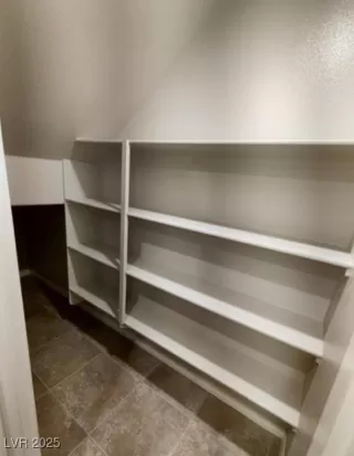 Photo #4: 2740054 Listing