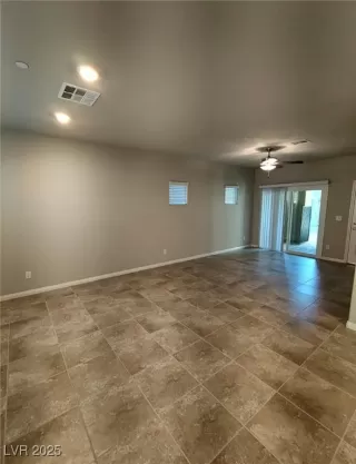 Photo #5: 2740054 Listing