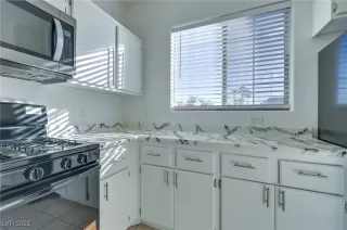 Photo #1: 2740067 Listing