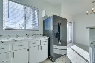 Photo #2: 2740067 Listing