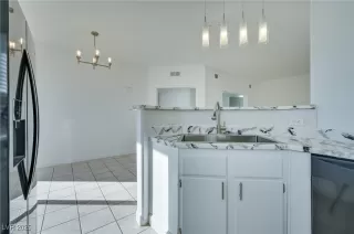 Photo #3: 2740067 Listing