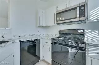 Photo #4: 2740067 Listing