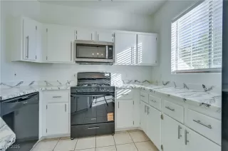 Photo #6: 2740067 Listing