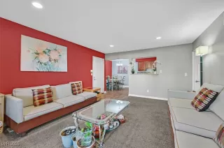 Photo #5: 2740068 Listing 