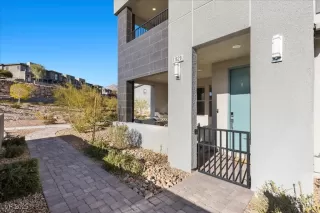 Photo #1: 2740088 Listing