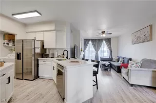 Photo #4: 2740090 Listing