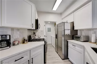 Photo #5: 2740090 Listing