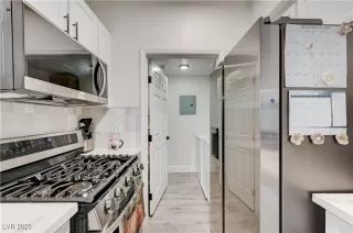 Photo #6: 2740090 Listing