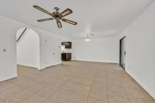 Photo #4: 2740106 Listing