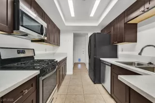 Photo #6: 2740106 Listing