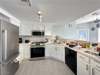 Photo #2: 2740151 Listing