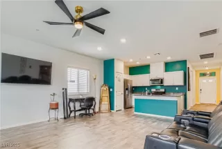 Photo #3: 2740205 Listing