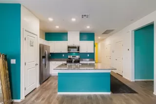 Photo #6: 2740205 Listing