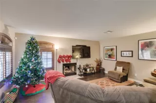 Photo #4: 2740241 Listing