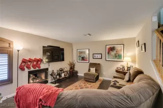 Photo #5: 2740241 Listing