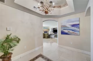 Photo #4: 2740259 Listing