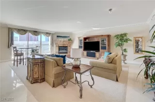 Photo #5: 2740259 Listing