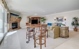 Photo #6: 2740259 Listing