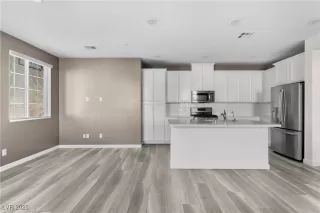 Photo #2: 2740283 Listing