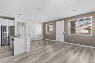 Photo #5: 2740283 Listing