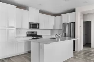 Photo #6: 2740283 Listing