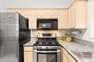 Photo #2: 2740288 Listing