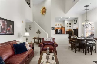 Photo #3: 2740291 Listing