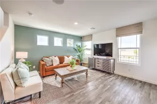 Photo #6: 2740327 Listing