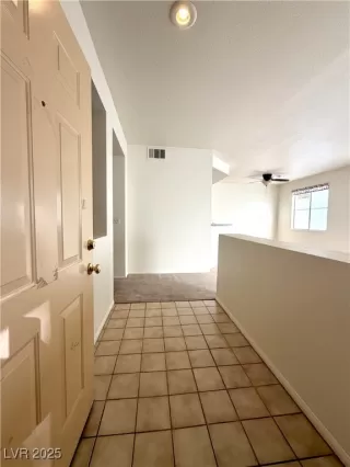 Photo #4: 2740388 Listing