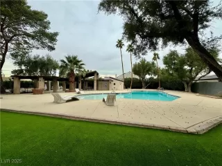 Photo #4: 2740417 Listing