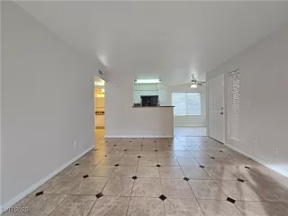 Photo #6: 2740428 Listing