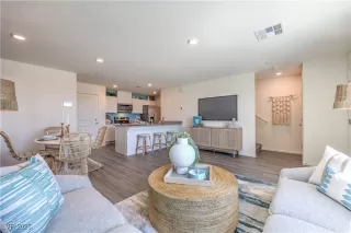 Photo #4: 2740432 Listing