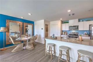 Photo #6: 2740432 Listing