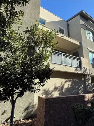 Photo #6: 2740436 Listing