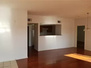 Photo #2: 2740496 Listing 