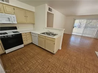 Photo #2: 2740509 Listing