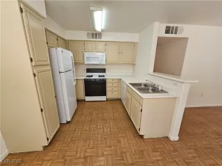 Photo #4: 2740509 Listing