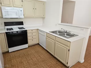 Photo #5: 2740509 Listing