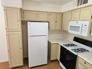 Photo #6: 2740509 Listing