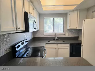 Photo #6: 2740515 Listing