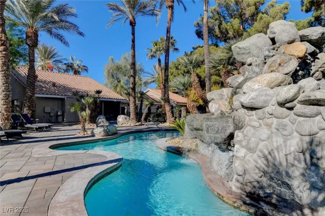 MLS: 2740520 Condo For Sale