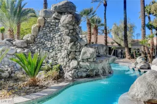 Photo #2: 2740520 Listing