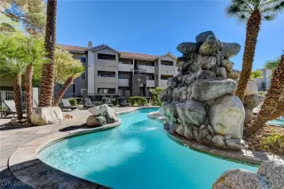 Photo #3: 2740520 Listing