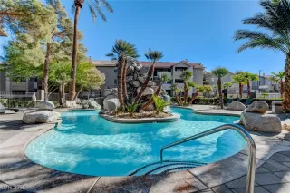 Photo #4: 2740520 Listing