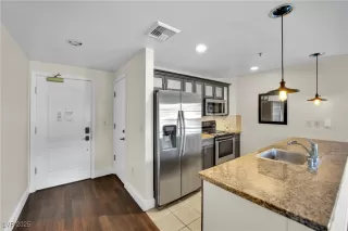 Photo #6: 2740559 Listing