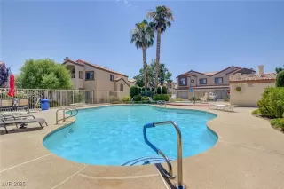 Photo #4: 2740562 Listing