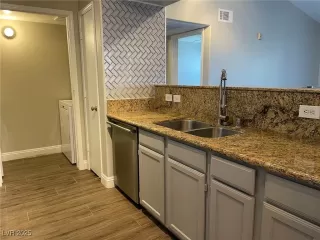 Photo #2: 2740572 Listing