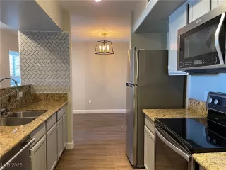 Photo #3: 2740572 Listing