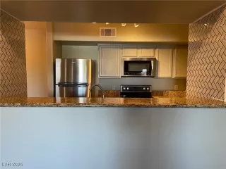 Photo #4: 2740572 Listing